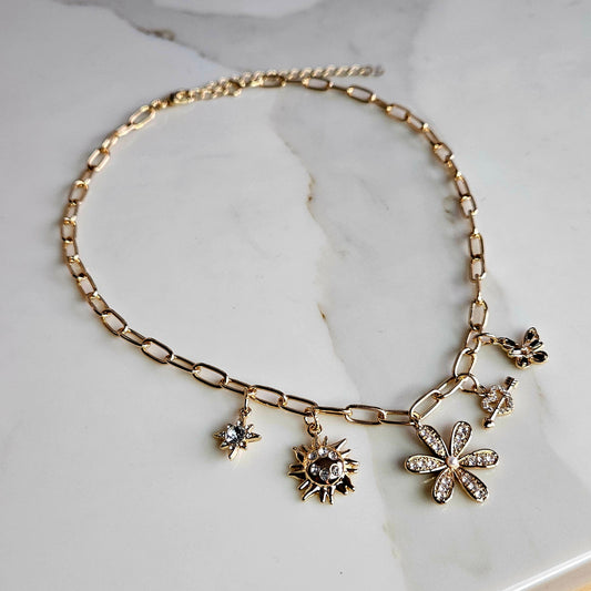 Chaîne Pendentifs Amulettes Brillantes Dorées - Piéce unique