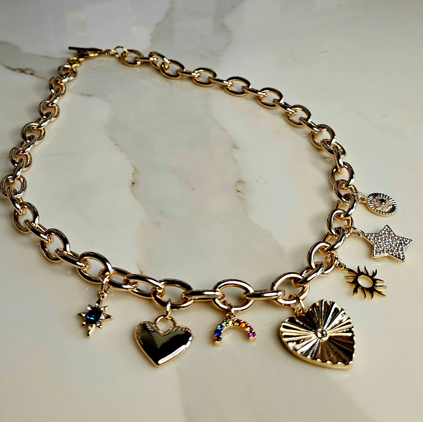 Collier Charm's "Univers Scintillant" Doré avec Fermoir Toggle - Pièce unique